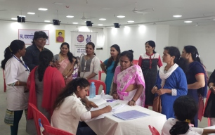 विभागातील नागरिकांसाठी आरोग्य शिबिराचे आयोजन करण्यात आले. विभागातील महिलांसाठी कर्करोग निदान शिबिराचे आयोजन करण्यात आले.